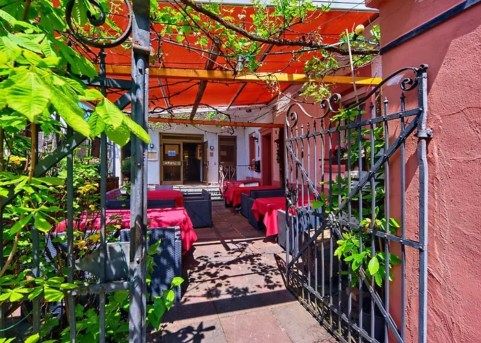 Отель - Garni - Wolfshof Трабен-Трарбах